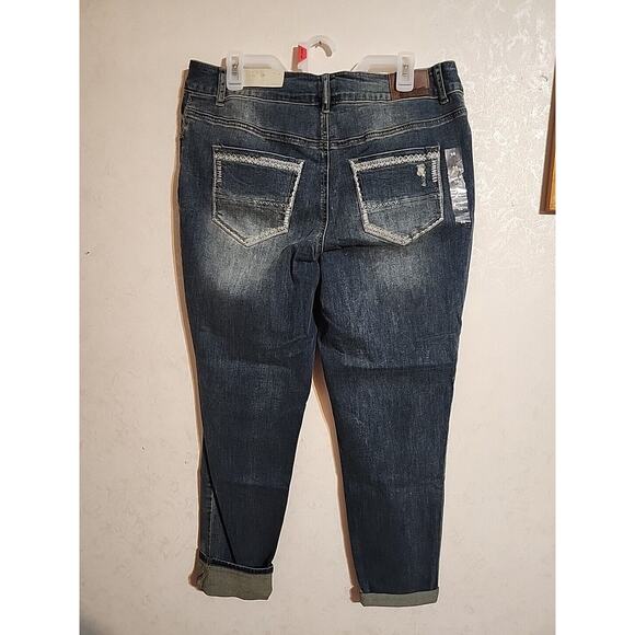 Maurices Skinny Boyfriend Jeans Denim Flex sz 14 Ultimate Comfort Embroidered - Picture 8 of 11